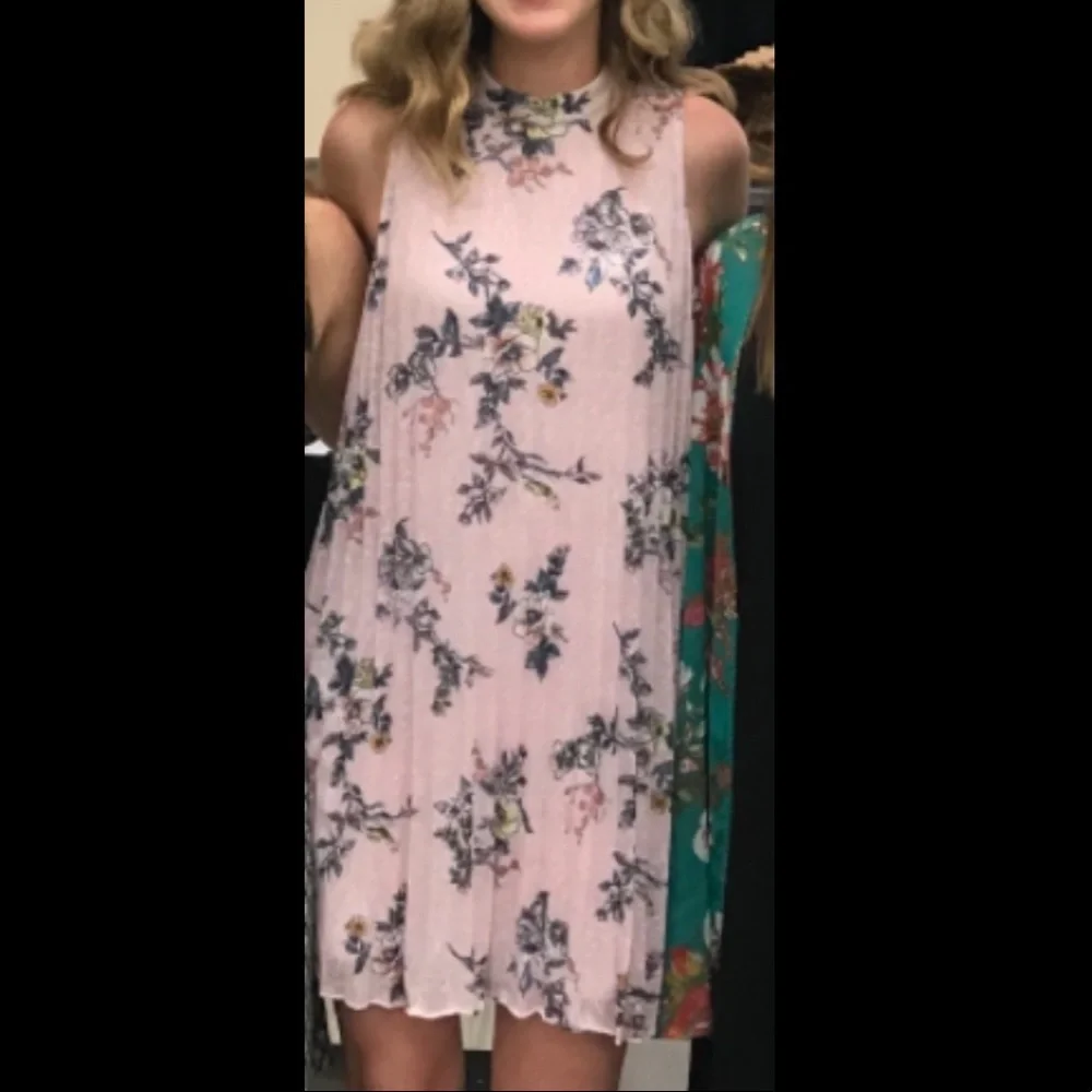 Light Pink Floral Pleated Dress size M - Picture 2 of 5